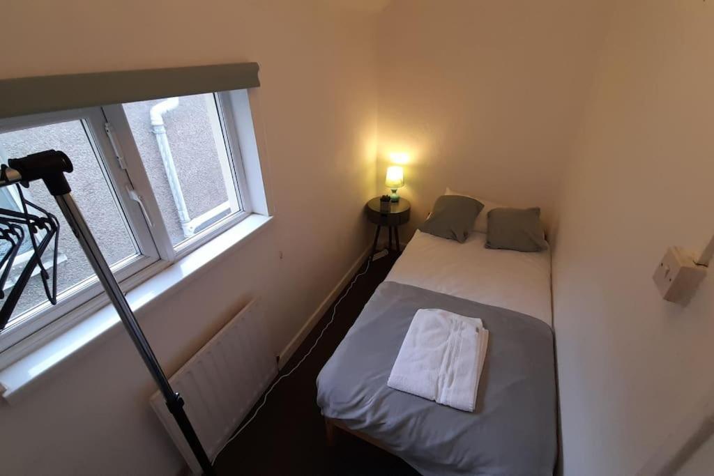 Spacious 4 Bedroom, Free Netflix, Central Location Κάρντιφ Εξωτερικό φωτογραφία