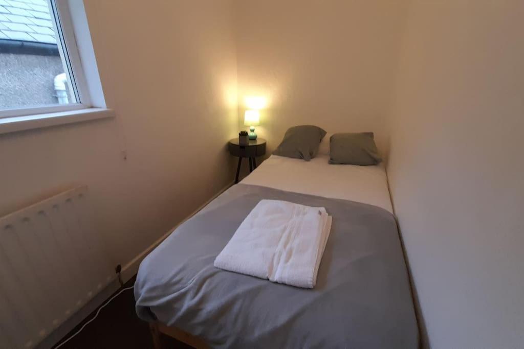Spacious 4 Bedroom, Free Netflix, Central Location Κάρντιφ Εξωτερικό φωτογραφία