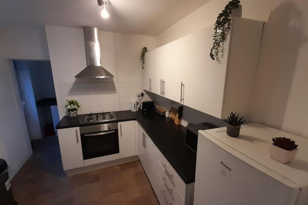 Spacious 4 Bedroom, Free Netflix, Central Location Κάρντιφ Εξωτερικό φωτογραφία