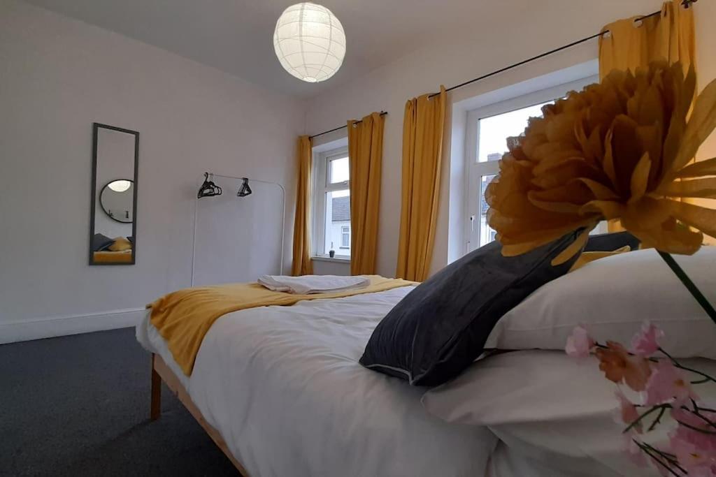 Spacious 4 Bedroom, Free Netflix, Central Location Κάρντιφ Εξωτερικό φωτογραφία