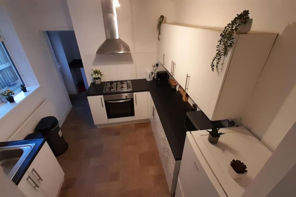 Spacious 4 Bedroom, Free Netflix, Central Location Κάρντιφ Εξωτερικό φωτογραφία