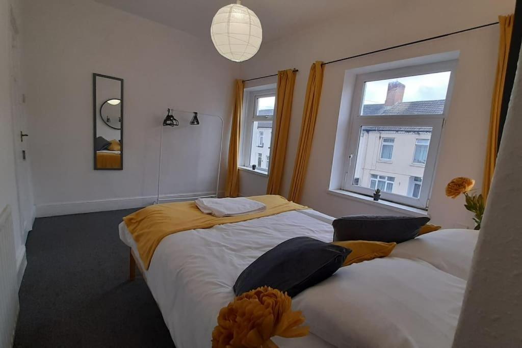 Spacious 4 Bedroom, Free Netflix, Central Location Κάρντιφ Εξωτερικό φωτογραφία