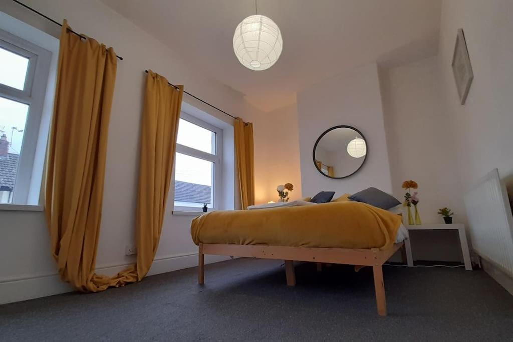 Spacious 4 Bedroom, Free Netflix, Central Location Κάρντιφ Εξωτερικό φωτογραφία
