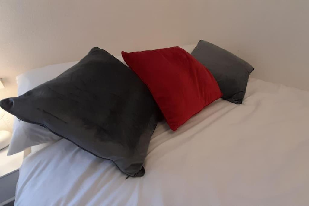 Spacious 4 Bedroom, Free Netflix, Central Location Κάρντιφ Εξωτερικό φωτογραφία