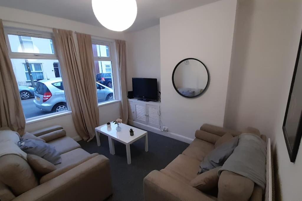 Spacious 4 Bedroom, Free Netflix, Central Location Κάρντιφ Εξωτερικό φωτογραφία