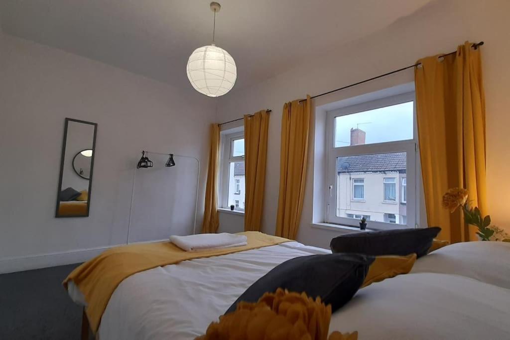 Spacious 4 Bedroom, Free Netflix, Central Location Κάρντιφ Εξωτερικό φωτογραφία