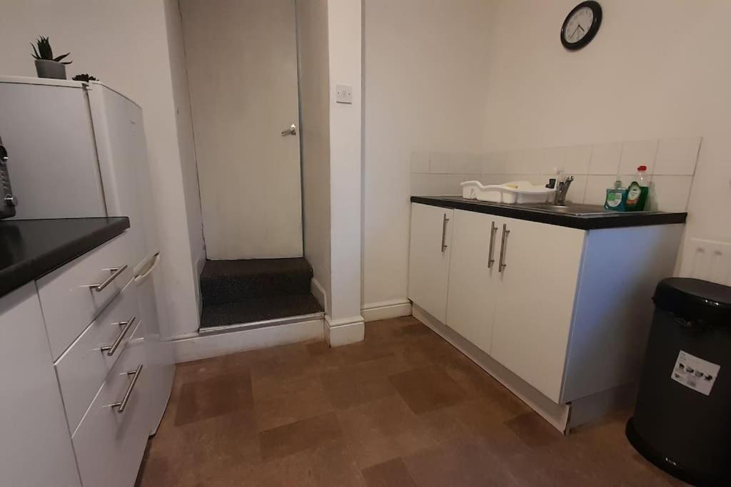 Spacious 4 Bedroom, Free Netflix, Central Location Κάρντιφ Εξωτερικό φωτογραφία