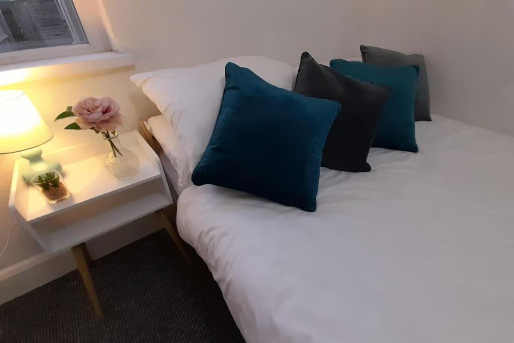 Spacious 4 Bedroom, Free Netflix, Central Location Κάρντιφ Εξωτερικό φωτογραφία