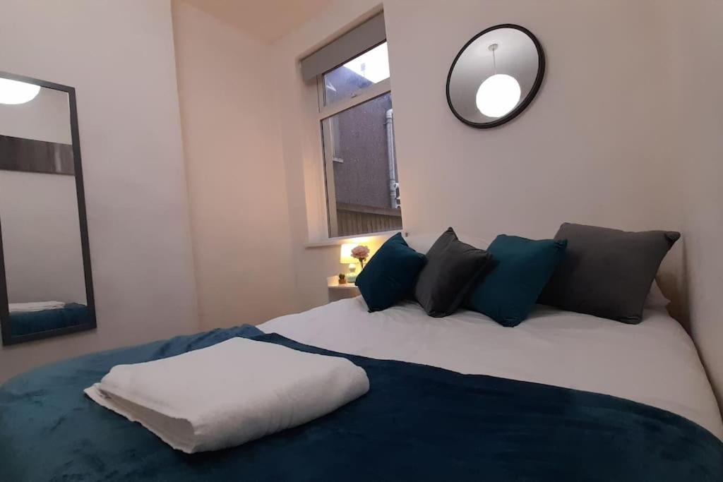 Spacious 4 Bedroom, Free Netflix, Central Location Κάρντιφ Εξωτερικό φωτογραφία