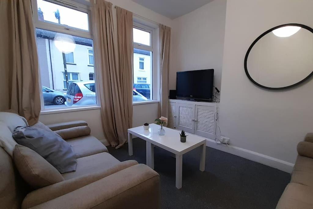 Spacious 4 Bedroom, Free Netflix, Central Location Κάρντιφ Εξωτερικό φωτογραφία