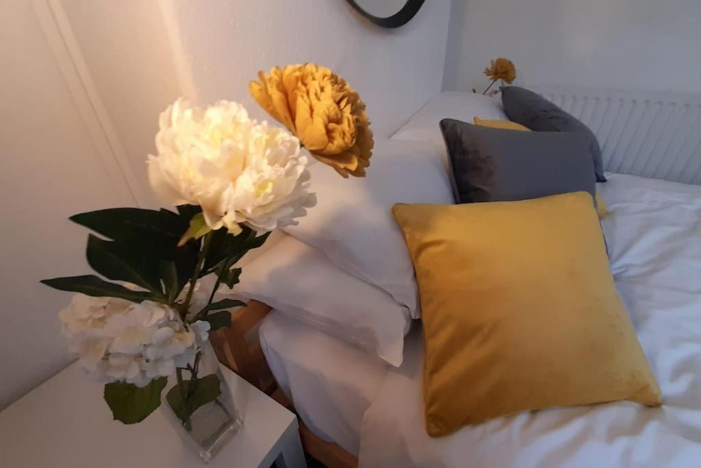 Spacious 4 Bedroom, Free Netflix, Central Location Κάρντιφ Εξωτερικό φωτογραφία